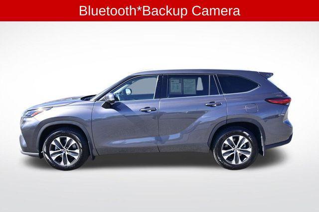 used 2022 Toyota Highlander car, priced at $33,900