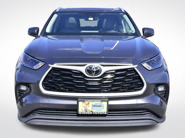 used 2022 Toyota Highlander car, priced at $33,900