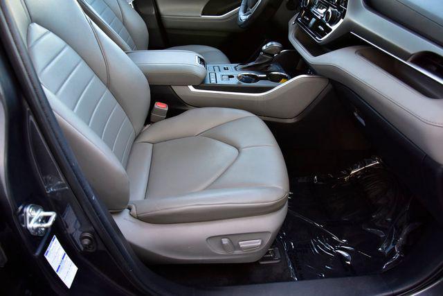 used 2022 Toyota Highlander car, priced at $33,900