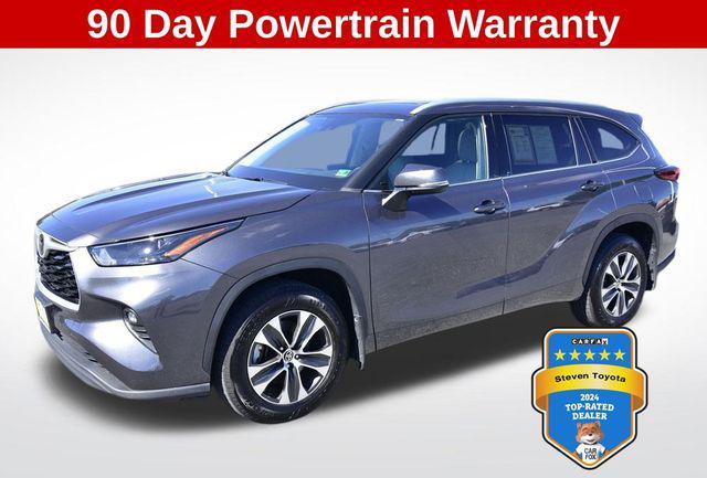 used 2022 Toyota Highlander car, priced at $33,900