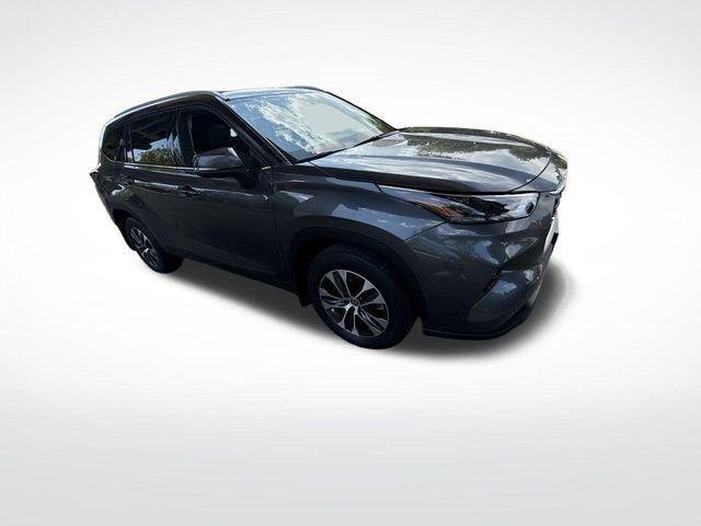 used 2022 Toyota Highlander car, priced at $39,685