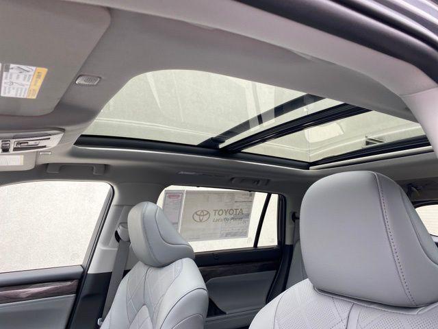 new 2025 Toyota Highlander Hybrid car, priced at $58,397