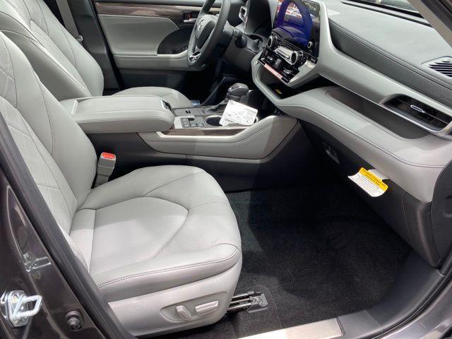 new 2025 Toyota Highlander Hybrid car, priced at $58,397
