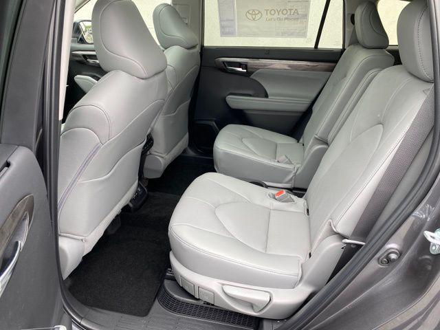 new 2025 Toyota Highlander Hybrid car, priced at $58,397