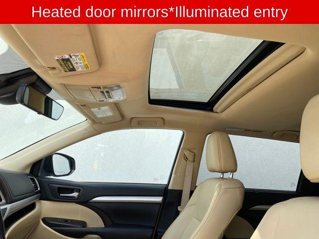 used 2018 Toyota Highlander Hybrid car, priced at $28,000