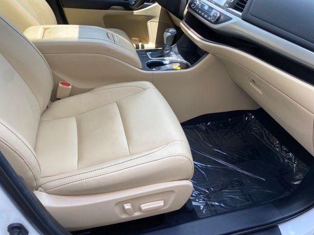 used 2018 Toyota Highlander Hybrid car, priced at $28,000