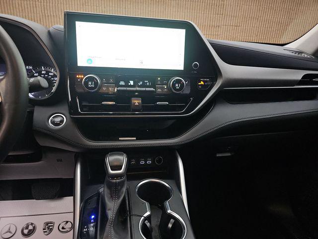 used 2023 Toyota Highlander car, priced at $38,300