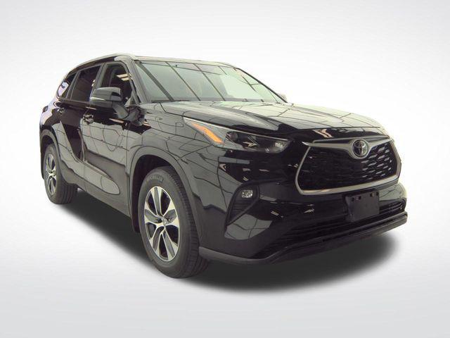 used 2023 Toyota Highlander car, priced at $38,300