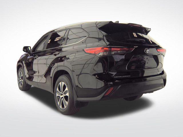 used 2023 Toyota Highlander car, priced at $38,300