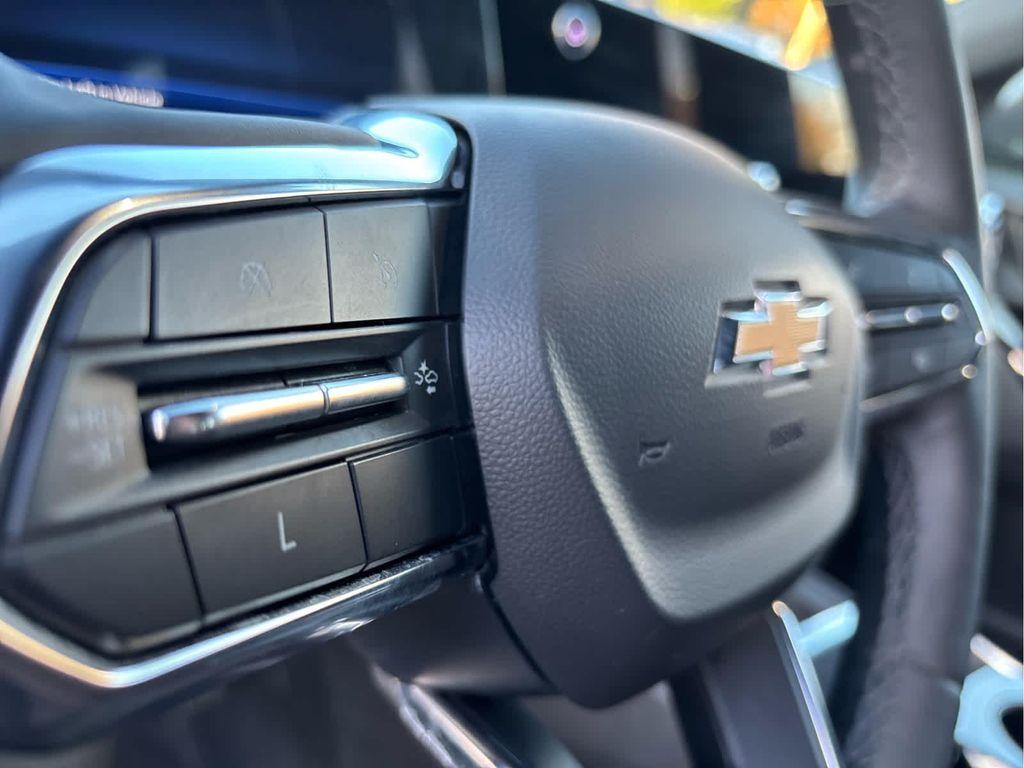 used 2025 Chevrolet Equinox car, priced at $30,997