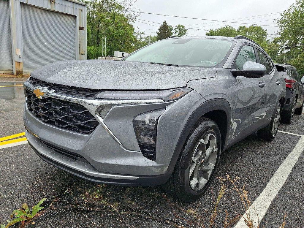 new 2025 Chevrolet Trax car, priced at $25,512