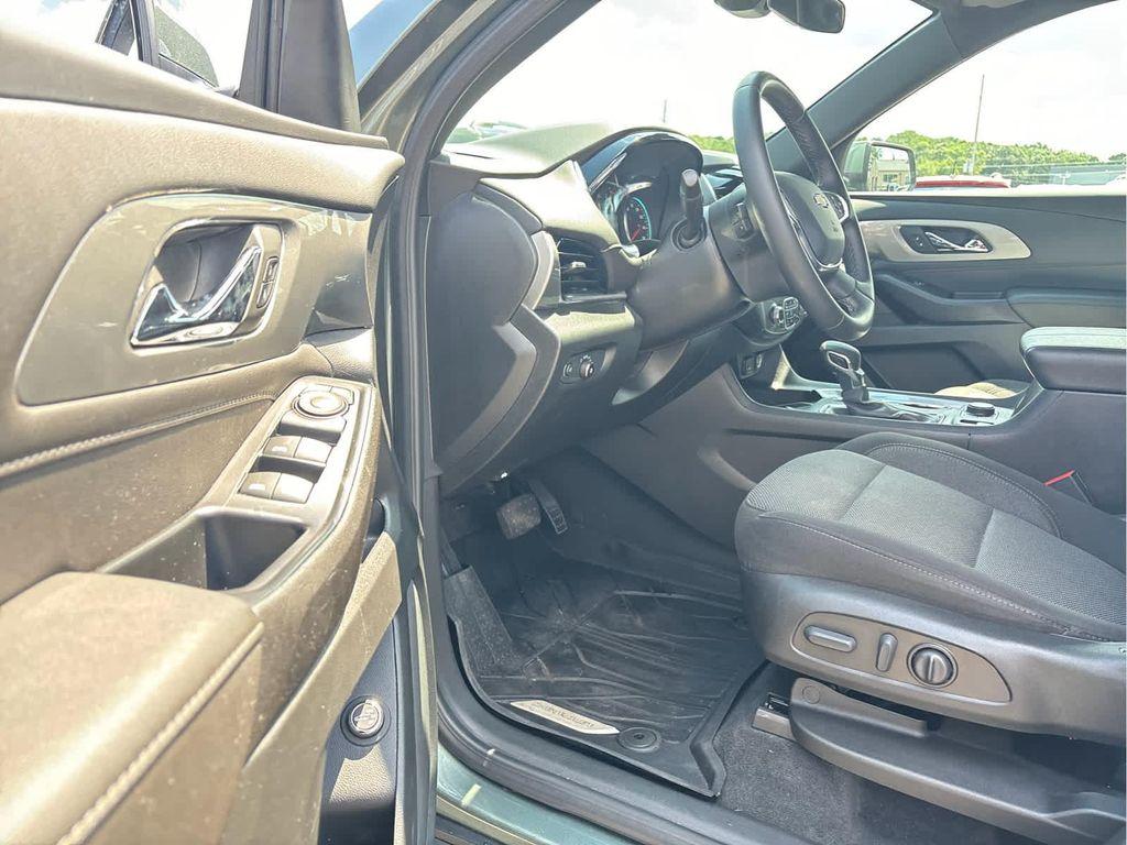 used 2023 Chevrolet Traverse car, priced at $24,781