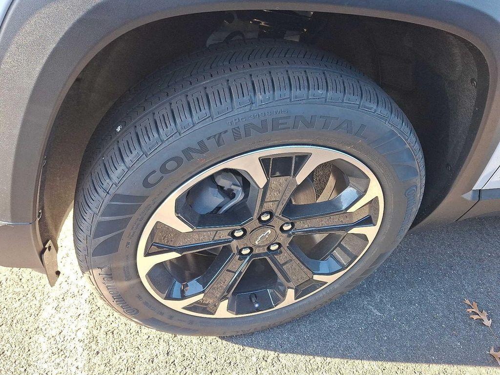 new 2026 Chevrolet Equinox car, priced at $32,153