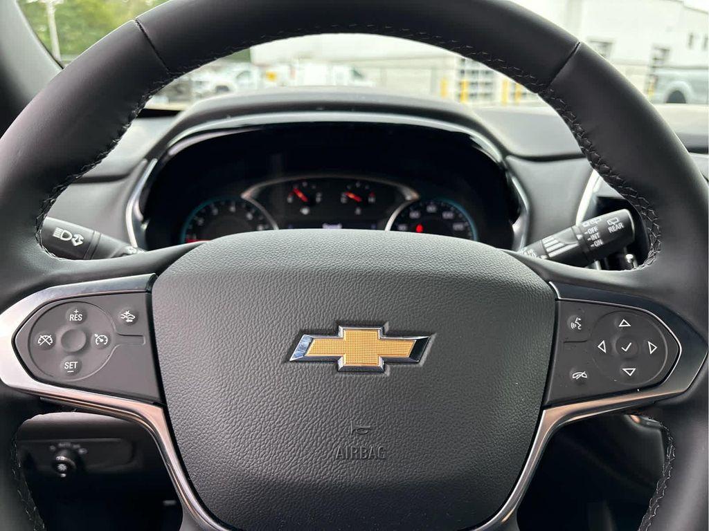 used 2023 Chevrolet Traverse car, priced at $32,096