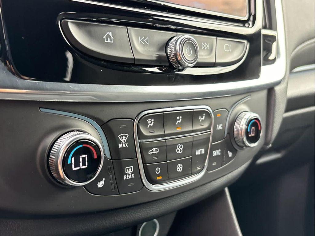 used 2023 Chevrolet Traverse car, priced at $32,096