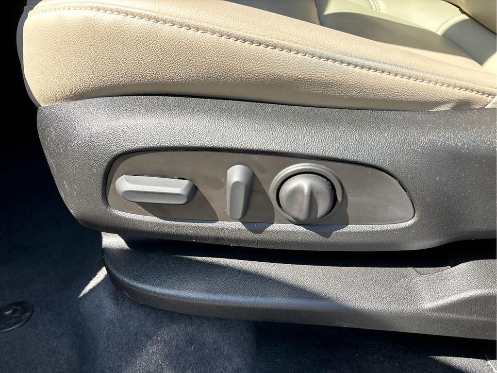 used 2023 Chevrolet Traverse car, priced at $35,129