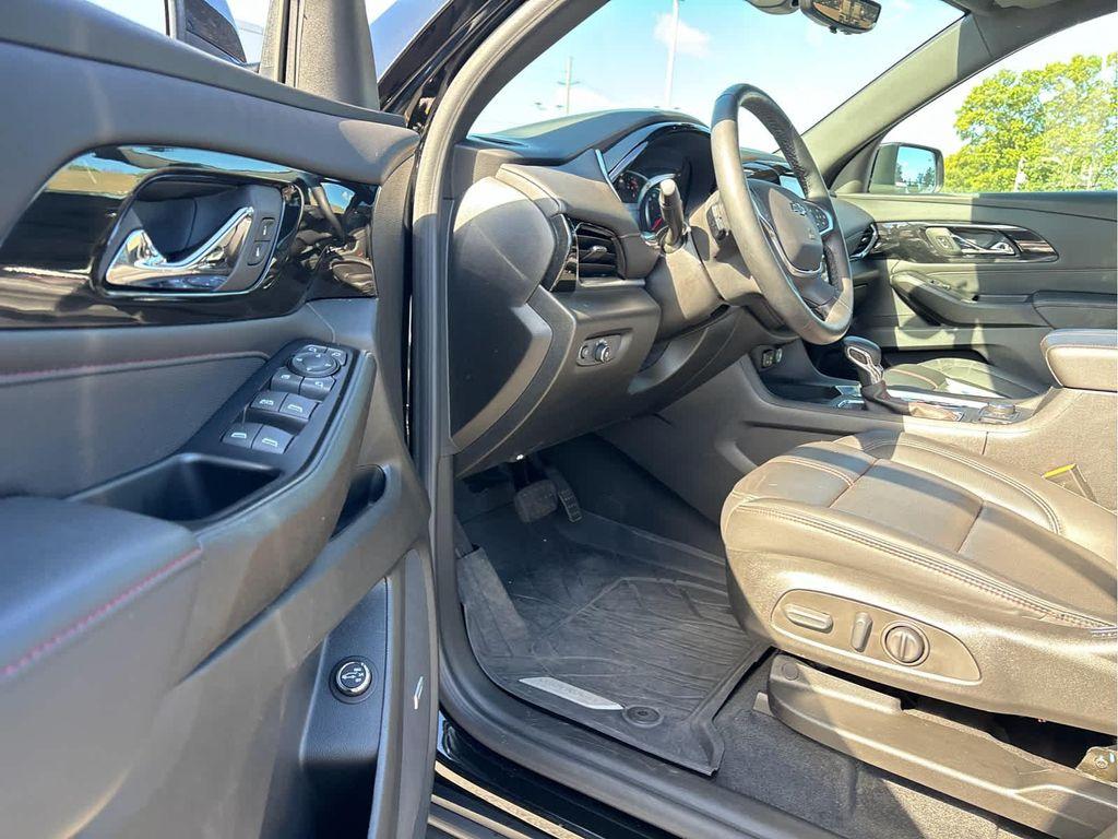 used 2023 Chevrolet Traverse car, priced at $37,095