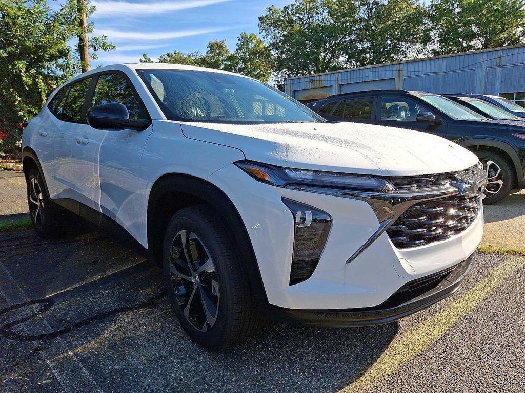 new 2025 Chevrolet Trax car, priced at $24,317