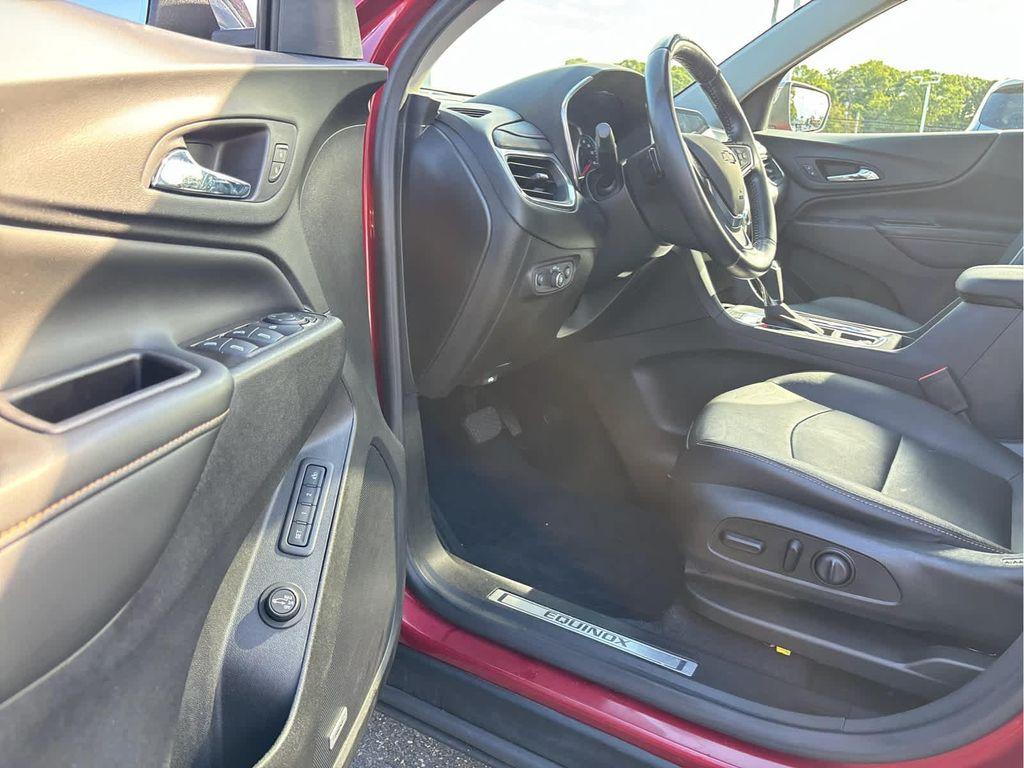 used 2021 Chevrolet Equinox car, priced at $24,937