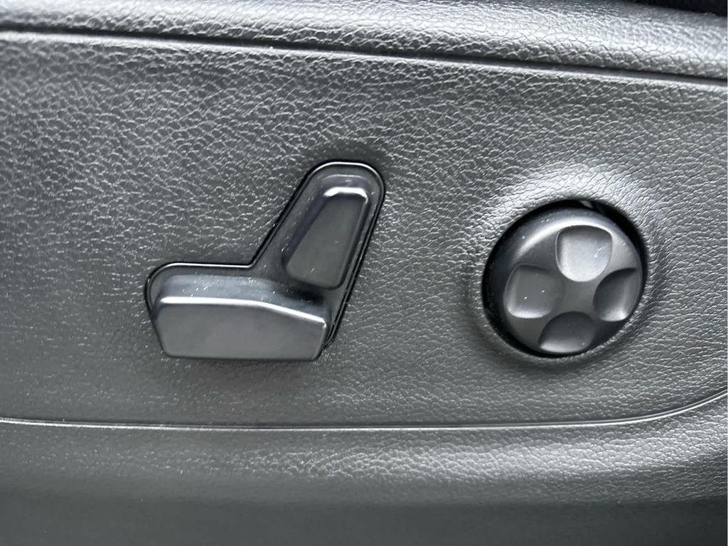 used 2021 Ram 1500 car, priced at $31,371