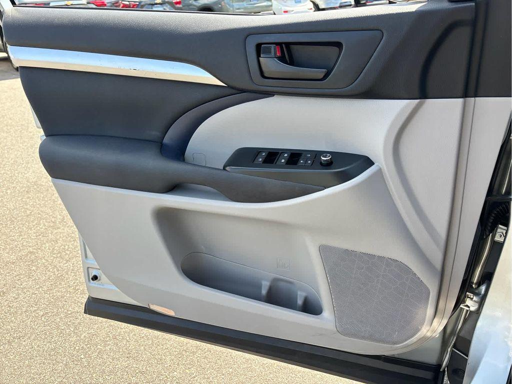 used 2019 Toyota Highlander car, priced at $23,937