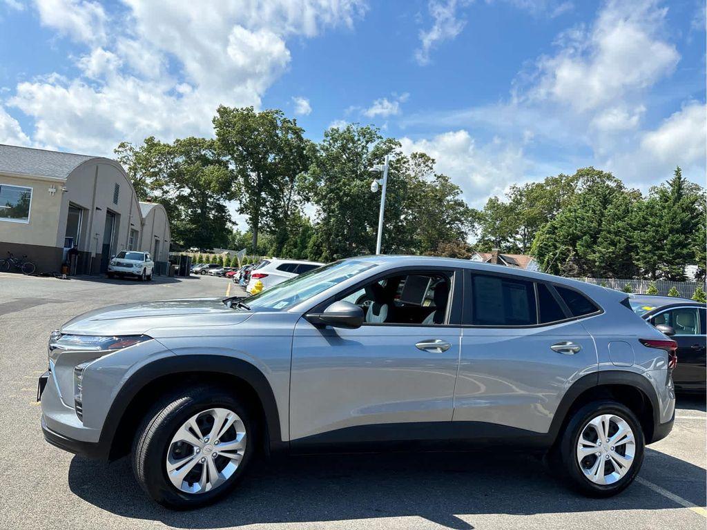 used 2024 Chevrolet Trax car, priced at $23,122