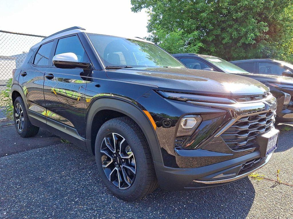 new 2025 Chevrolet TrailBlazer car, priced at $28,523