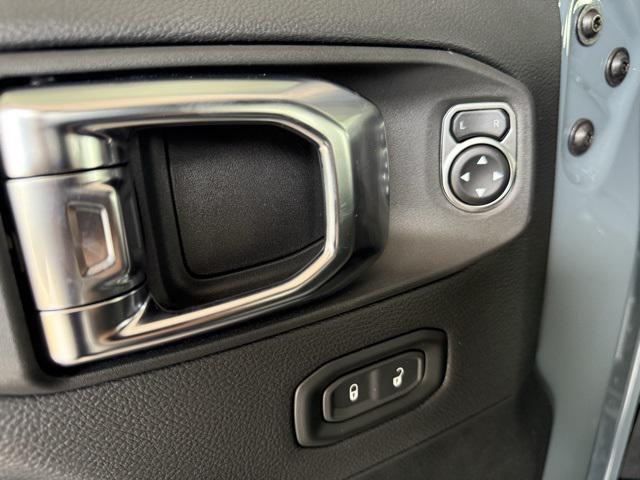 new 2025 Jeep Gladiator car, priced at $59,140