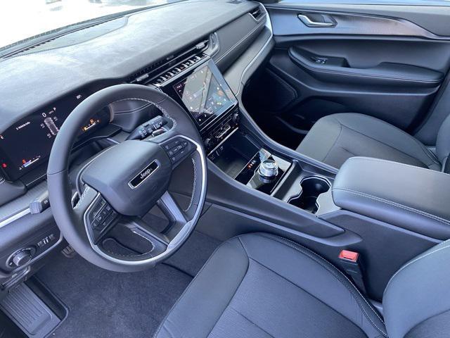 new 2025 Jeep Grand Cherokee car, priced at $35,900
