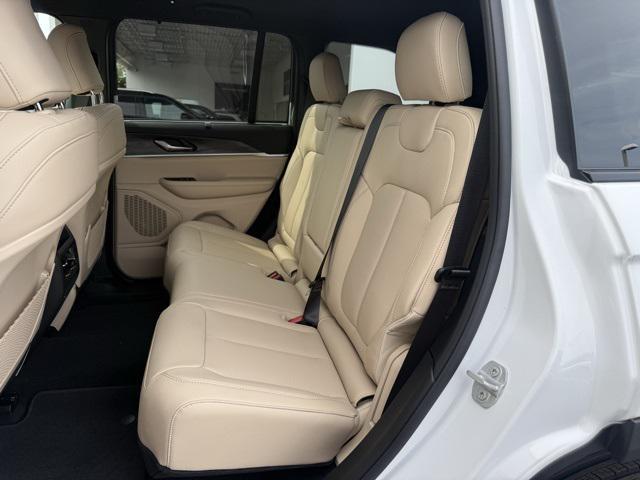 new 2025 Jeep Grand Cherokee car, priced at $45,988