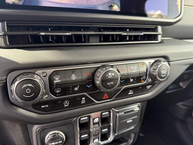 new 2025 Jeep Gladiator car, priced at $45,712