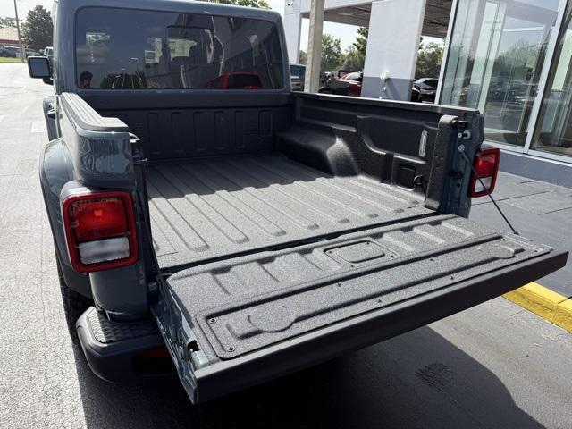 new 2025 Jeep Gladiator car, priced at $45,712