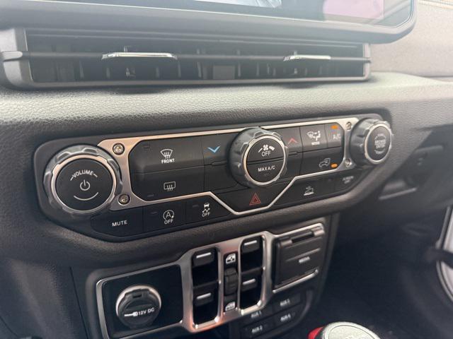 used 2025 Jeep Gladiator car, priced at $37,000