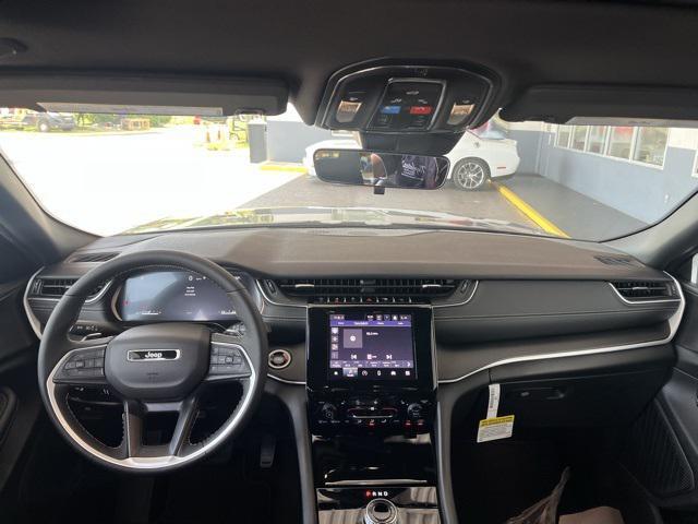 new 2025 Jeep Grand Cherokee car, priced at $42,075