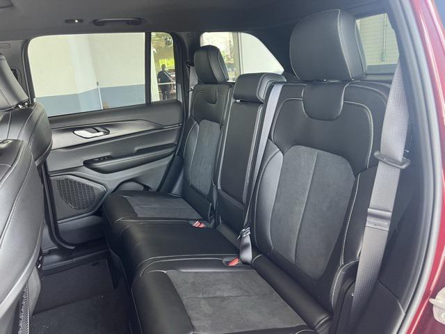 new 2025 Jeep Grand Cherokee car, priced at $42,075