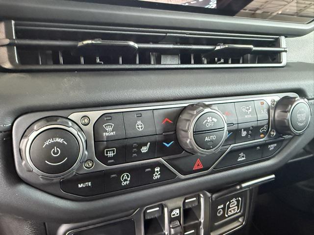 new 2025 Jeep Wrangler car, priced at $55,547