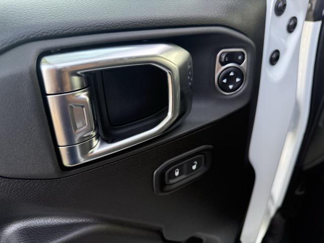new 2025 Jeep Wrangler car, priced at $47,586