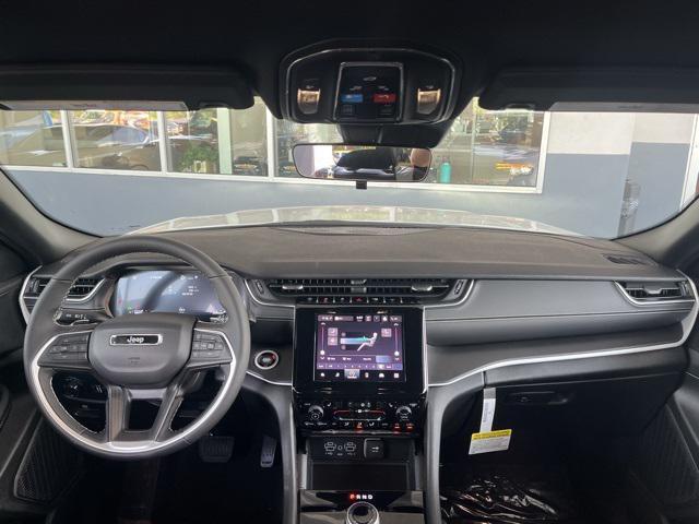 new 2025 Jeep Grand Cherokee car, priced at $41,880