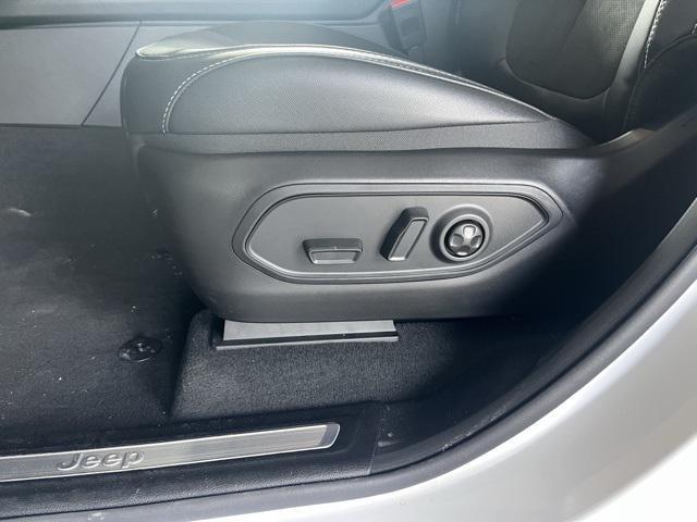 new 2025 Jeep Grand Cherokee car, priced at $41,880