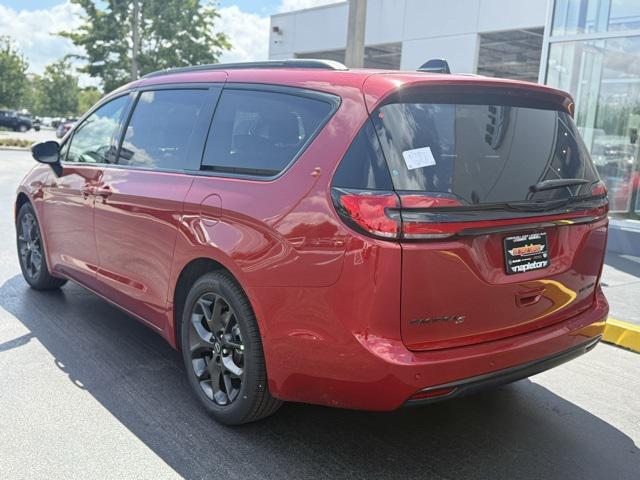 new 2025 Chrysler Pacifica car, priced at $45,826