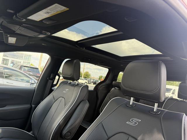 new 2025 Chrysler Pacifica car, priced at $45,826