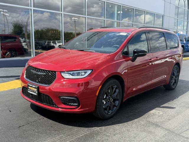 new 2025 Chrysler Pacifica car, priced at $45,826