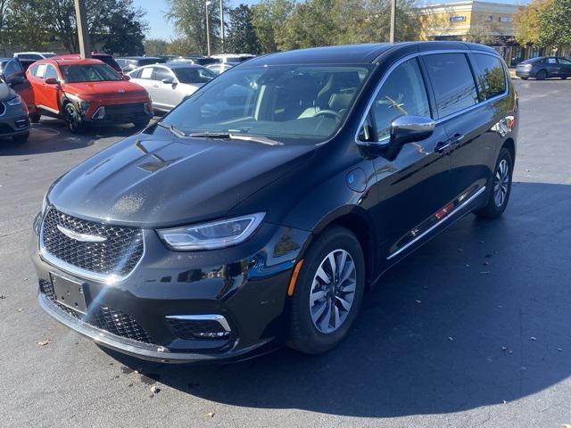 used 2023 Chrysler Pacifica Hybrid car, priced at $32,000