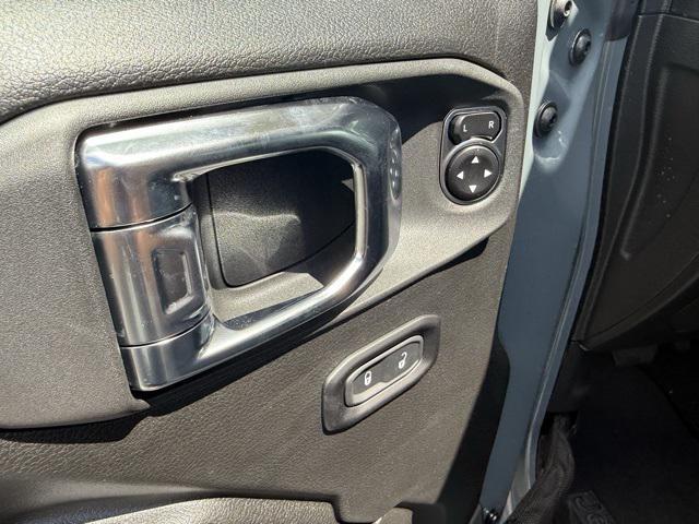 new 2025 Jeep Gladiator car, priced at $43,900