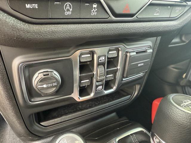 new 2025 Jeep Gladiator car, priced at $43,900
