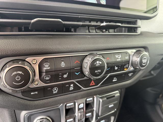 new 2025 Jeep Gladiator car, priced at $48,732