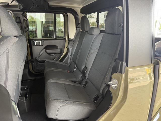 new 2025 Jeep Gladiator car, priced at $48,732