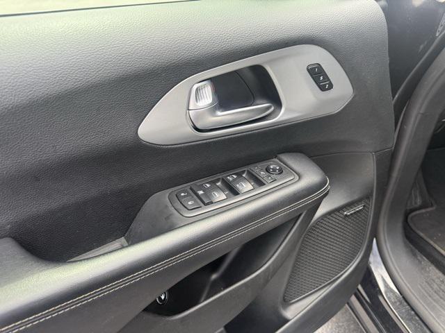 used 2019 Chrysler Pacifica Hybrid car, priced at $21,219