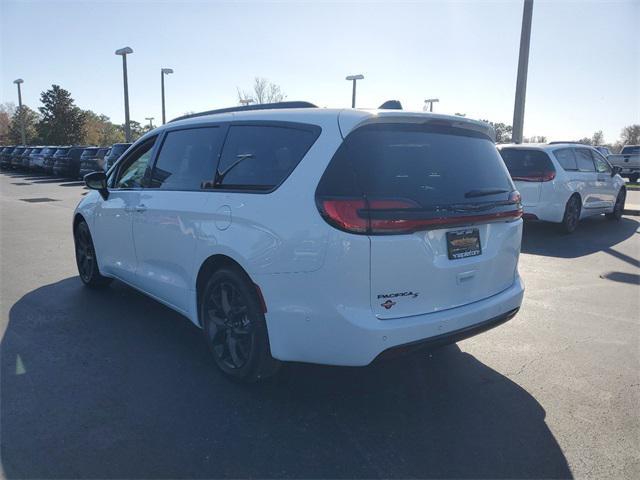 new 2024 Chrysler Pacifica car, priced at $41,990