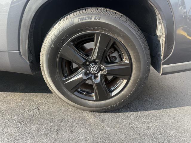 used 2020 Toyota Highlander car, priced at $22,055